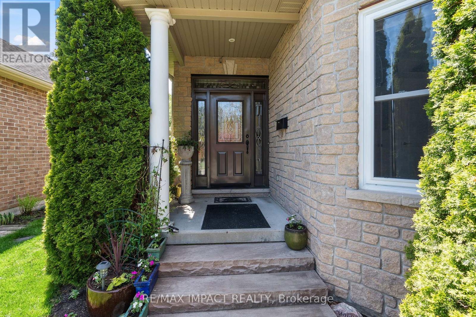 Property at 465 FOOTE CRESCENT image 4
