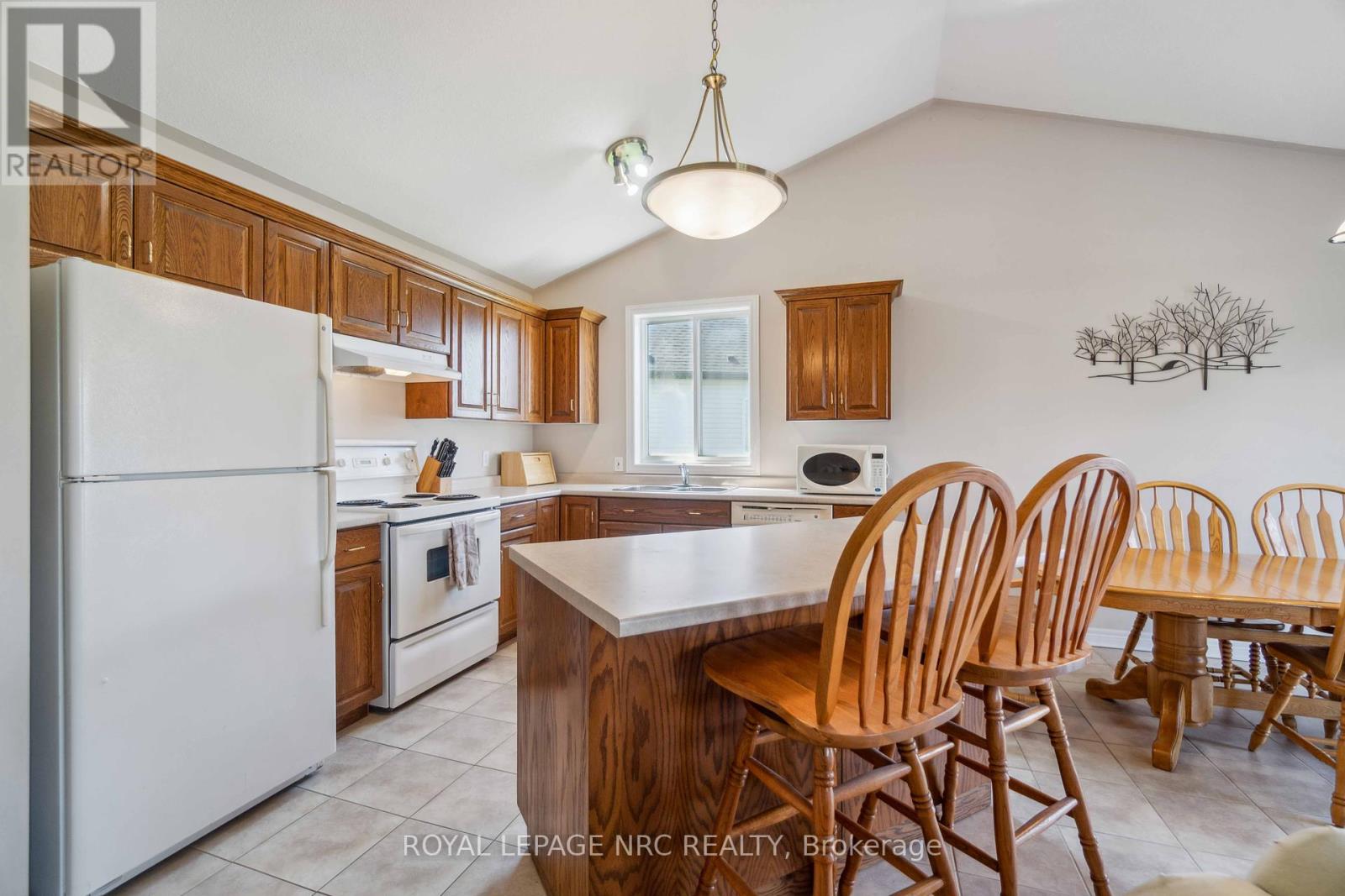 449 Barrington Court, Fort Erie, Ontario  L0S 1N0 - Photo 16 - X12165342
