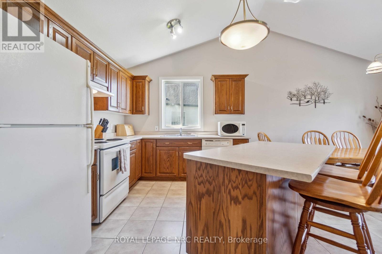 449 Barrington Court, Fort Erie, Ontario  L0S 1N0 - Photo 19 - X12165342
