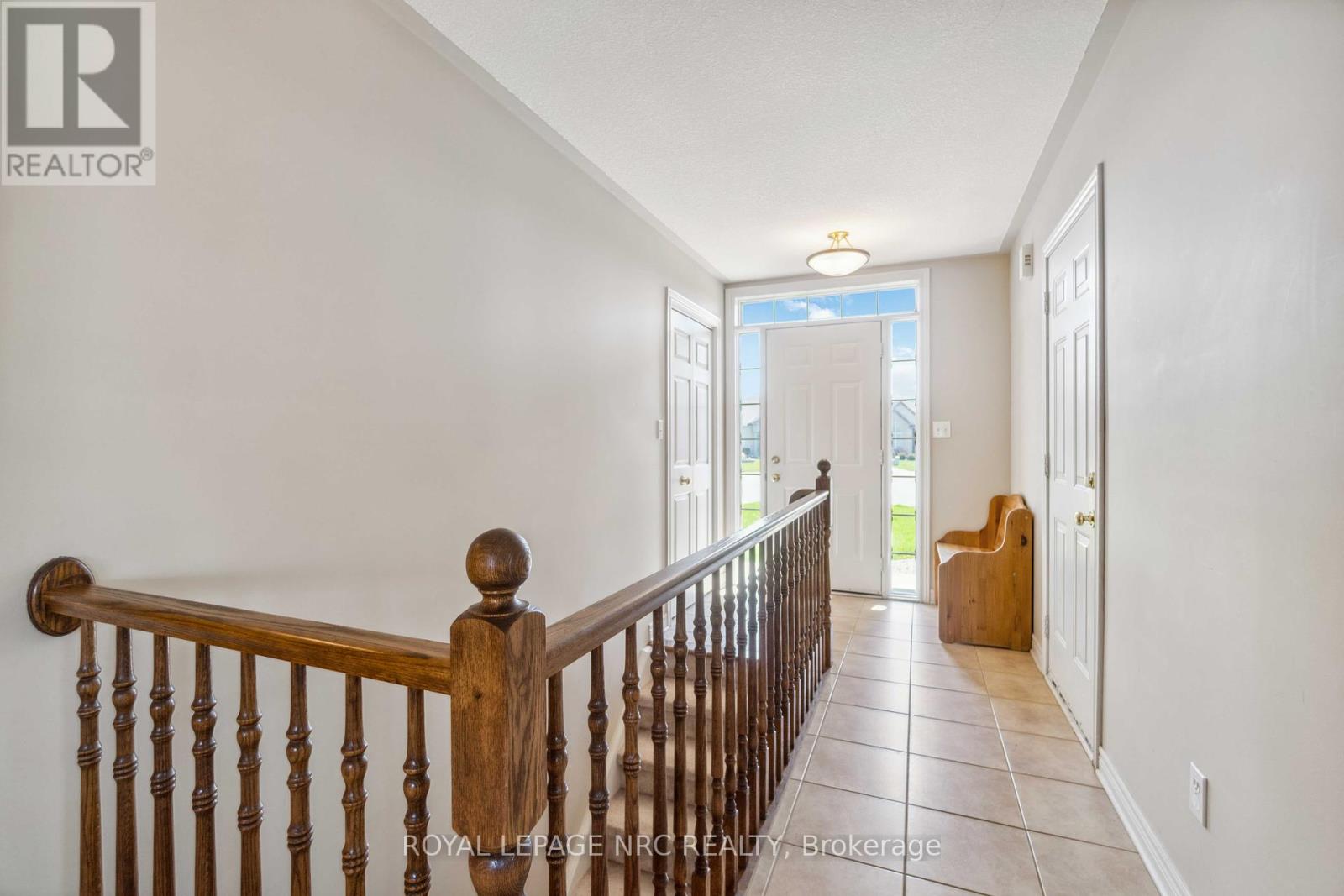 449 Barrington Court, Fort Erie, Ontario  L0S 1N0 - Photo 8 - X12165342