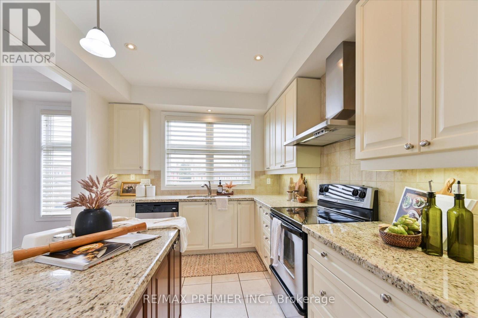 30 Helen Street, Vaughan, Ontario  L4L 3S3 - Photo 18 - N12164914