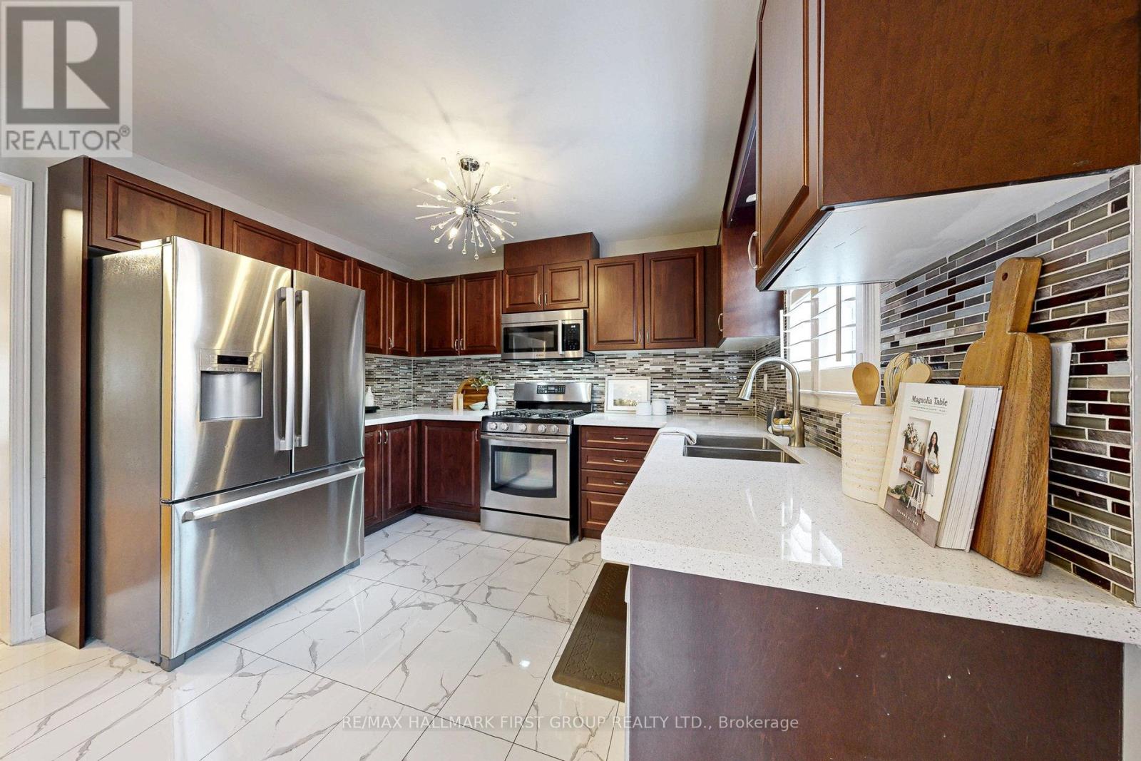 263 Richard Underhill Avenue, Whitchurch-Stouffville, Ontario  L4A 0Z4 - Photo 9 - N12164937