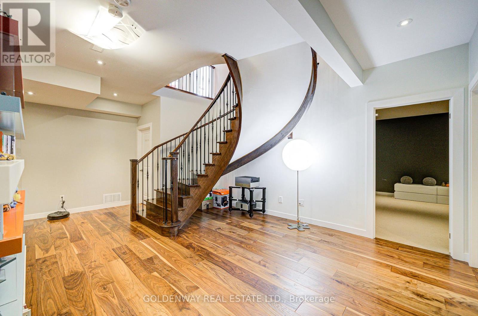 229 Hunterwood Chase, Vaughan, Ontario  L6A 4R2 - Photo 42 - N12164941