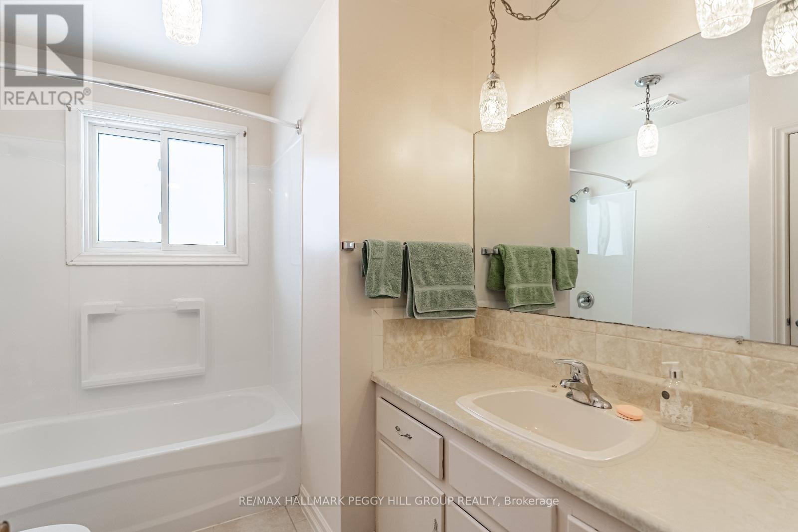 253 Bayshore Road, Innisfil, Ontario  L0L 1K0 - Photo 11 - N12165004