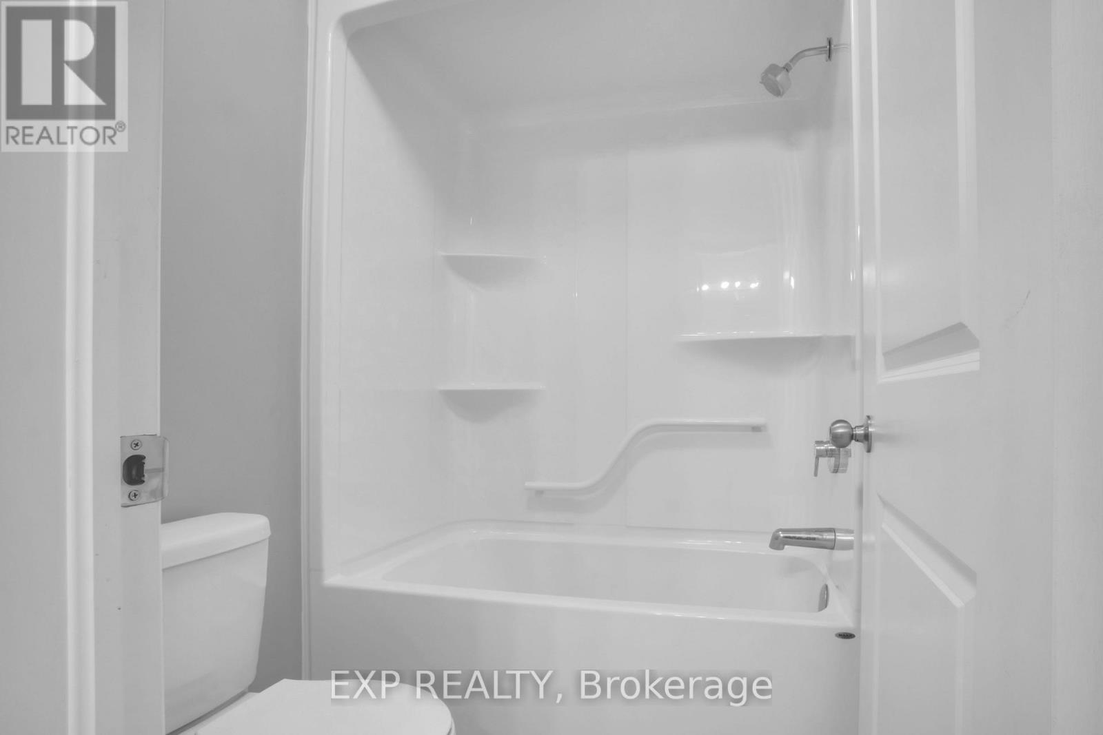 220 Morton Street, Thorold, Ontario  L2V 1C7 - Photo 22 - X12163957