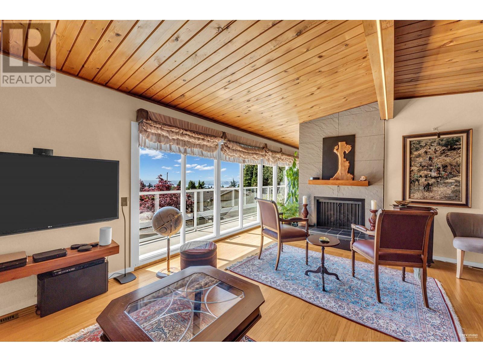 4323 VALENCIA AVENUE, north vancouver, British Columbia