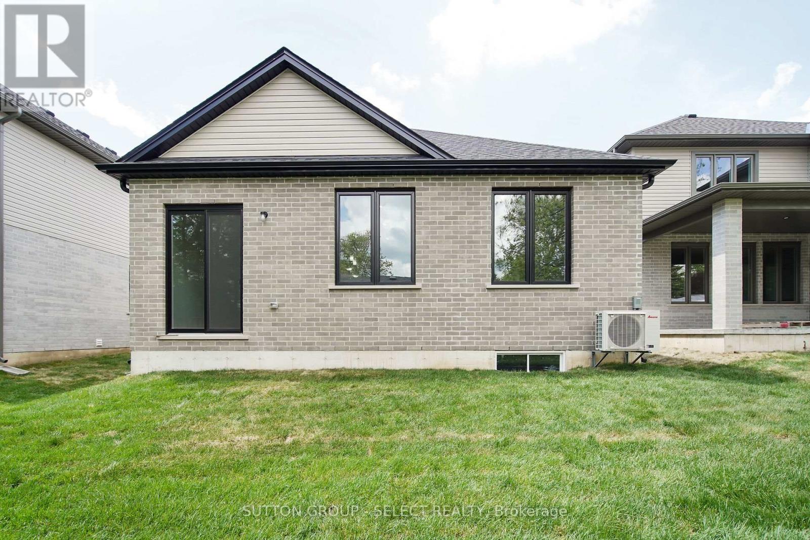 10 - 7966 Fallon Drive, Lucan Biddulph, Ontario  N0M 1V0 - Photo 33 - X12077251