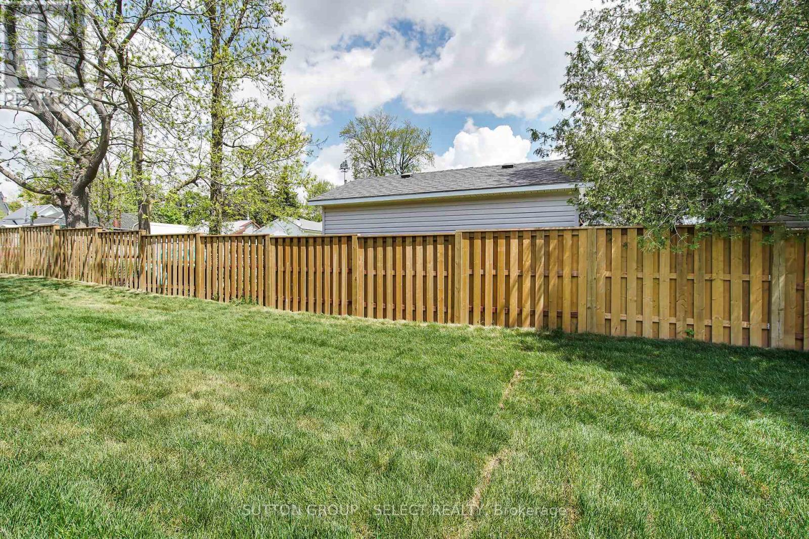 10 - 7966 Fallon Drive, Lucan Biddulph, Ontario  N0M 1V0 - Photo 31 - X12077251