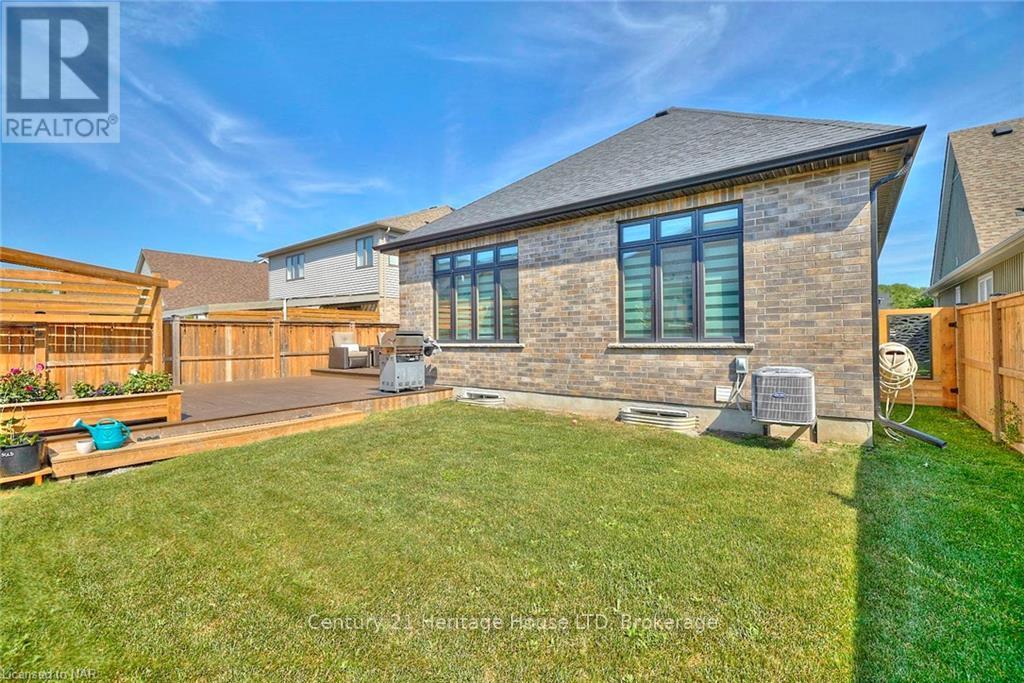 29 Mcfarland Street, Thorold (Hurricane/merrittville), Ontario  L0S 1K0 - Photo 35 - X12164885