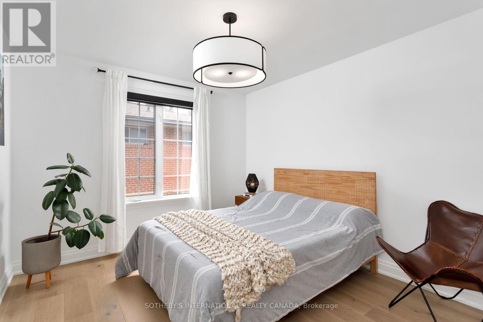 15 Ravensbourne Crescent, Toronto (Princess-Rosethorn), Ontario  M9A 2A7 - Photo 15 - W12164906