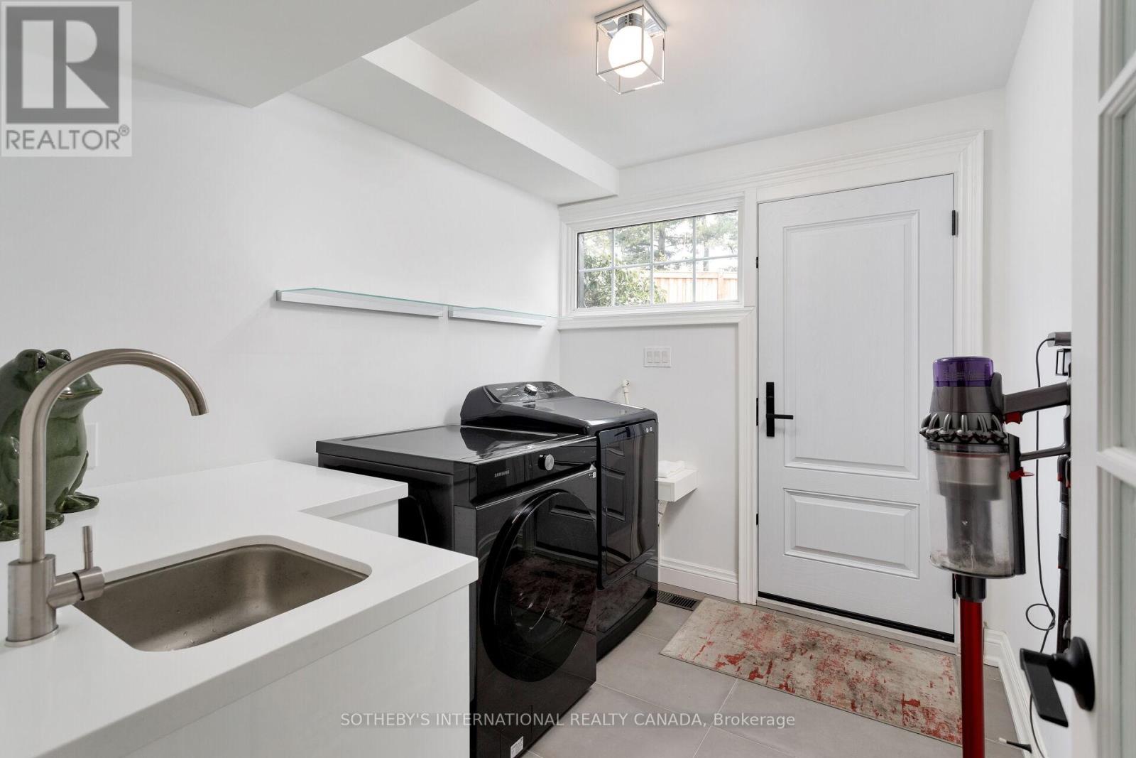 15 Ravensbourne Crescent, Toronto (Princess-Rosethorn), Ontario  M9A 2A7 - Photo 24 - W12164906