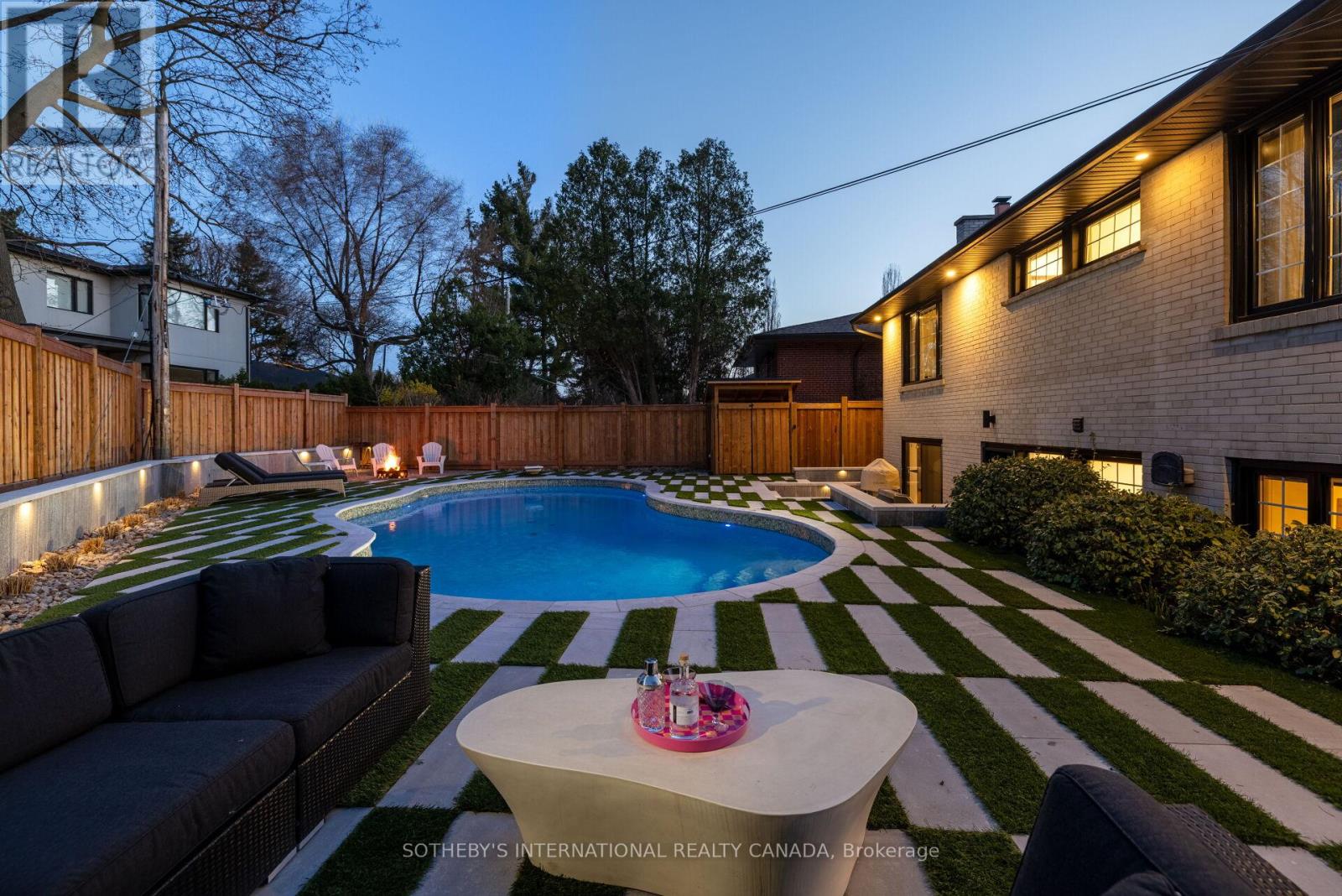 15 Ravensbourne Crescent, Toronto (Princess-Rosethorn), Ontario  M9A 2A7 - Photo 35 - W12164906