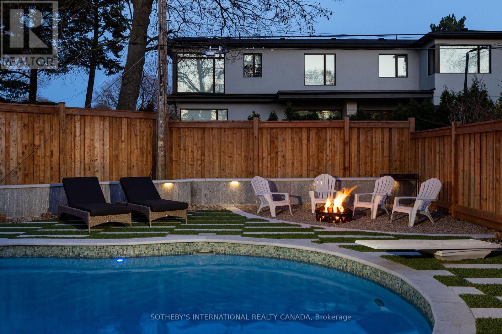 15 Ravensbourne Crescent, Toronto (Princess-Rosethorn), Ontario  M9A 2A7 - Photo 36 - W12164906
