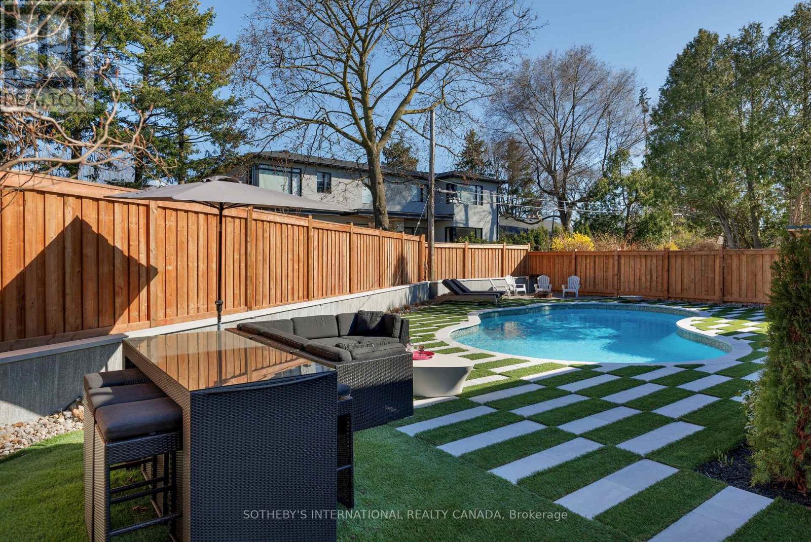 15 Ravensbourne Crescent, Toronto (Princess-Rosethorn), Ontario  M9A 2A7 - Photo 38 - W12164906