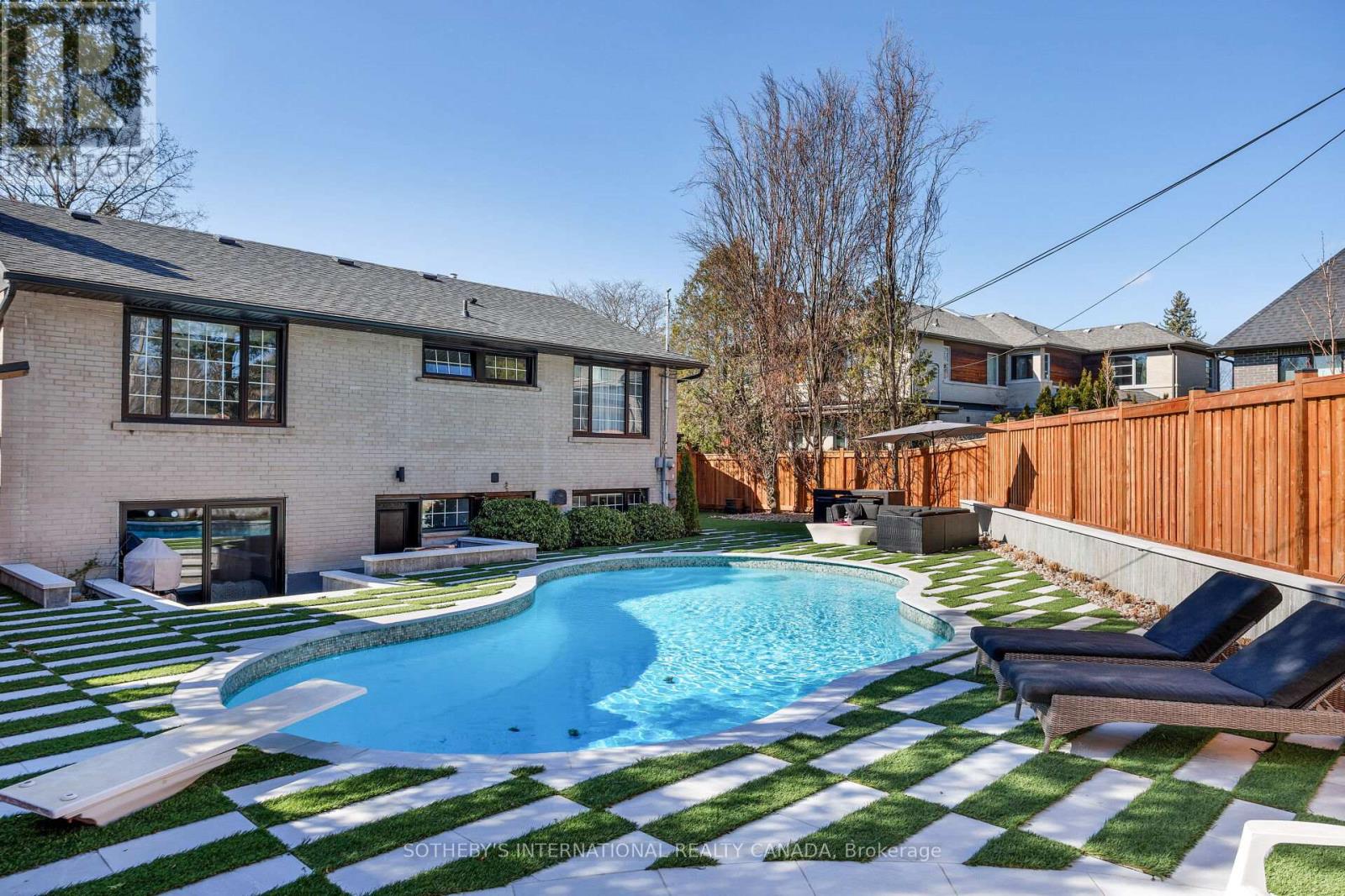 15 Ravensbourne Crescent, Toronto (Princess-Rosethorn), Ontario  M9A 2A7 - Photo 40 - W12164906