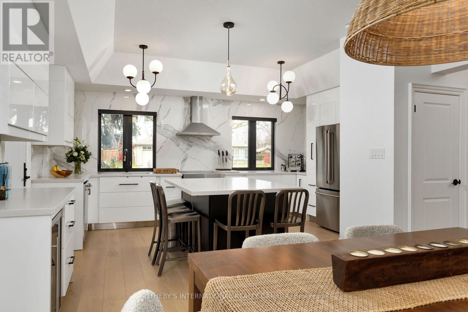 15 Ravensbourne Crescent, Toronto (Princess-Rosethorn), Ontario  M9A 2A7 - Photo 6 - W12164906