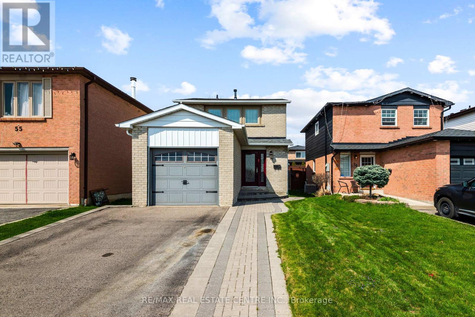 53 Martindale Crescent, Brampton, Ontario  L6X 2V7 - Photo 4 - W12164930