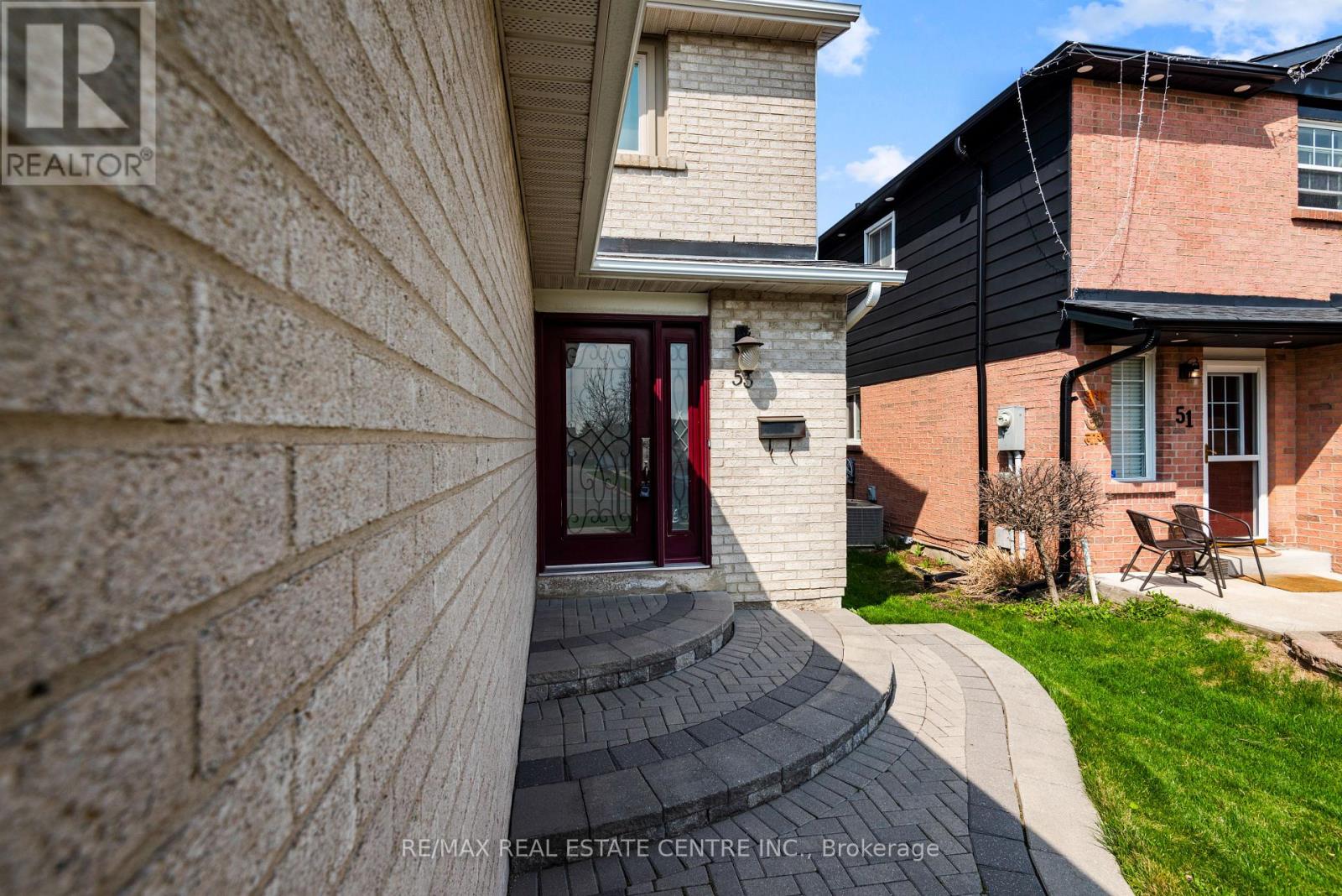 53 Martindale Crescent, Brampton, Ontario  L6X 2V7 - Photo 5 - W12164930