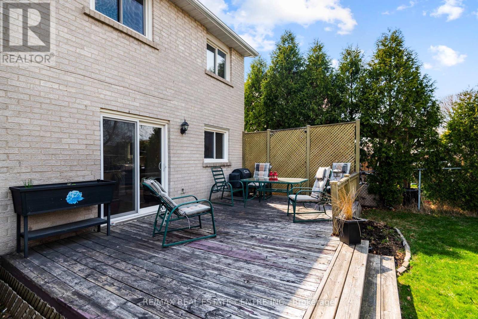 53 Martindale Crescent, Brampton, Ontario  L6X 2V7 - Photo 7 - W12164930