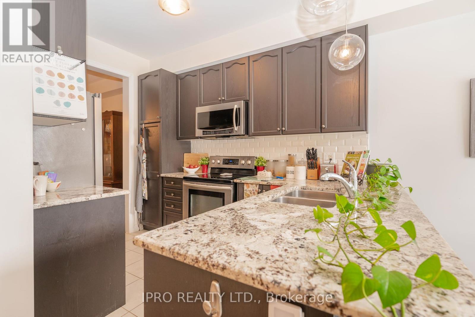 5 Stowmarket Street, Caledon, Ontario  L7C 3Y5 - Photo 10 - W12164932