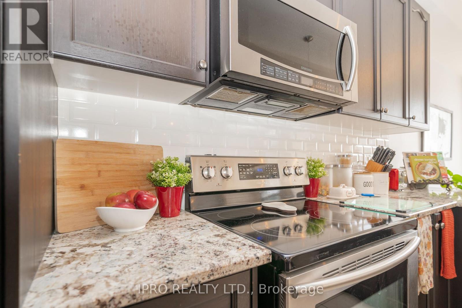 5 Stowmarket Street, Caledon, Ontario  L7C 3Y5 - Photo 11 - W12164932