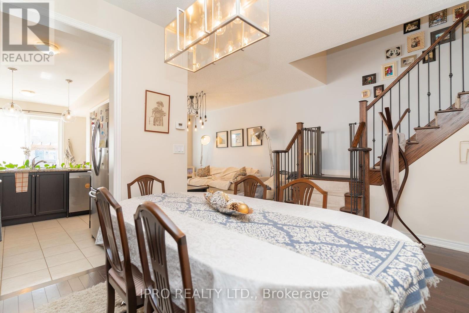 5 Stowmarket Street, Caledon, Ontario  L7C 3Y5 - Photo 8 - W12164932