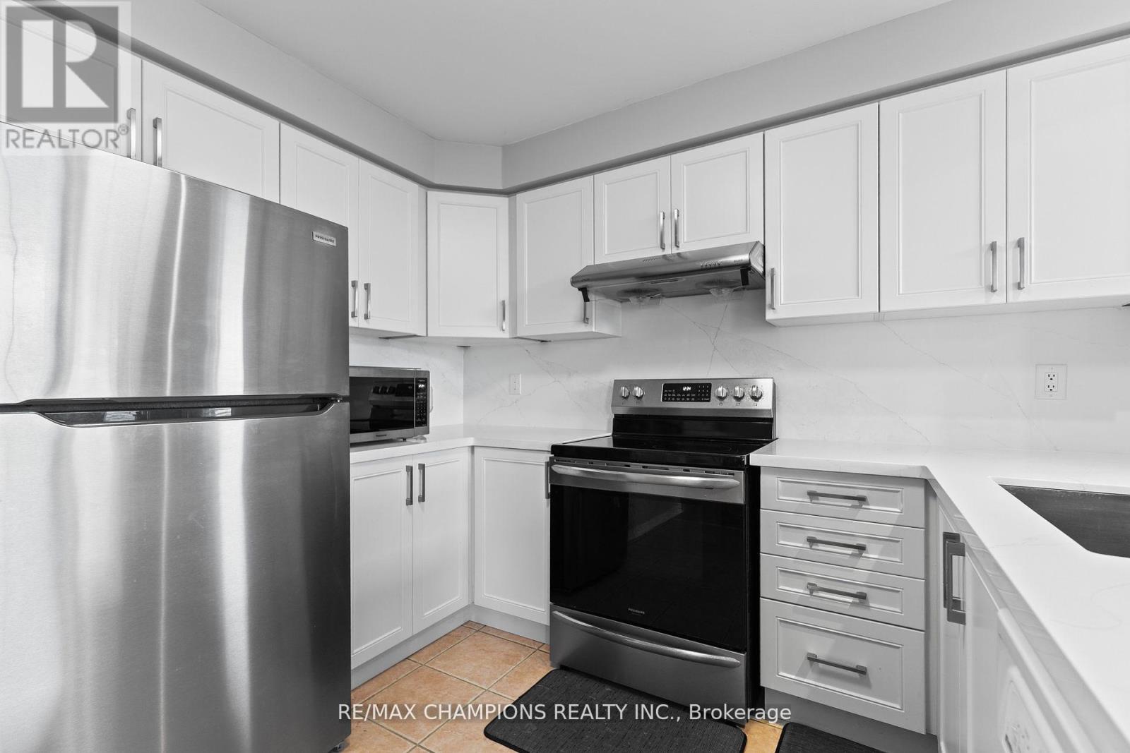 173 Sunny Meadow Boulevard, Brampton (Sandringham-Wellington), Ontario  L6R 2Z2 - Photo 10 - W12164963
