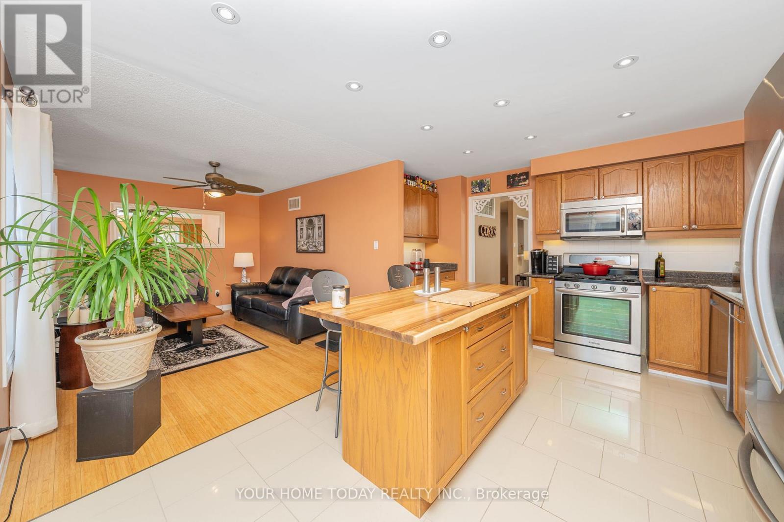 208 Van Scott Drive, Brampton, Ontario  L7A 1V9 - Photo 12 - W12164985