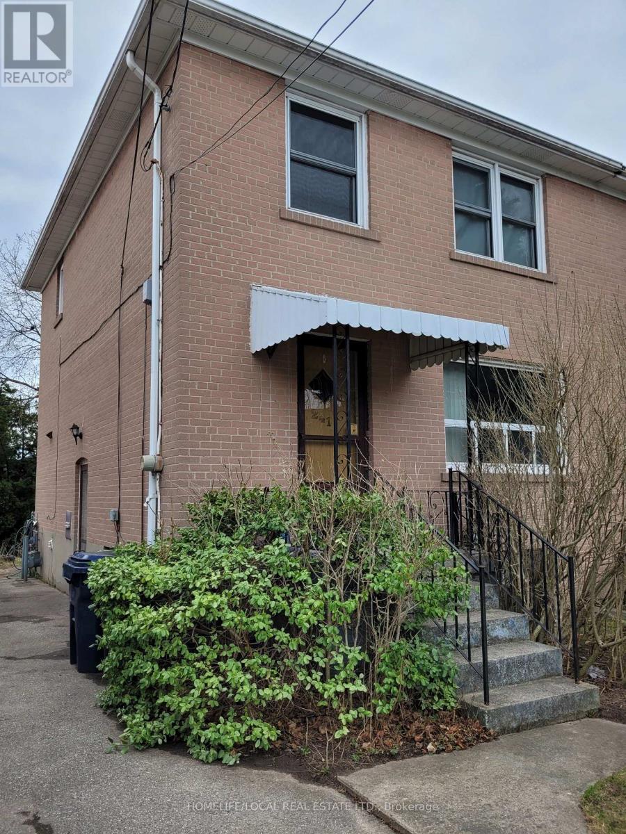 241 Eileen Avenue, Toronto, Ontario  M6N 1W5 - Photo 10 - W12165020
