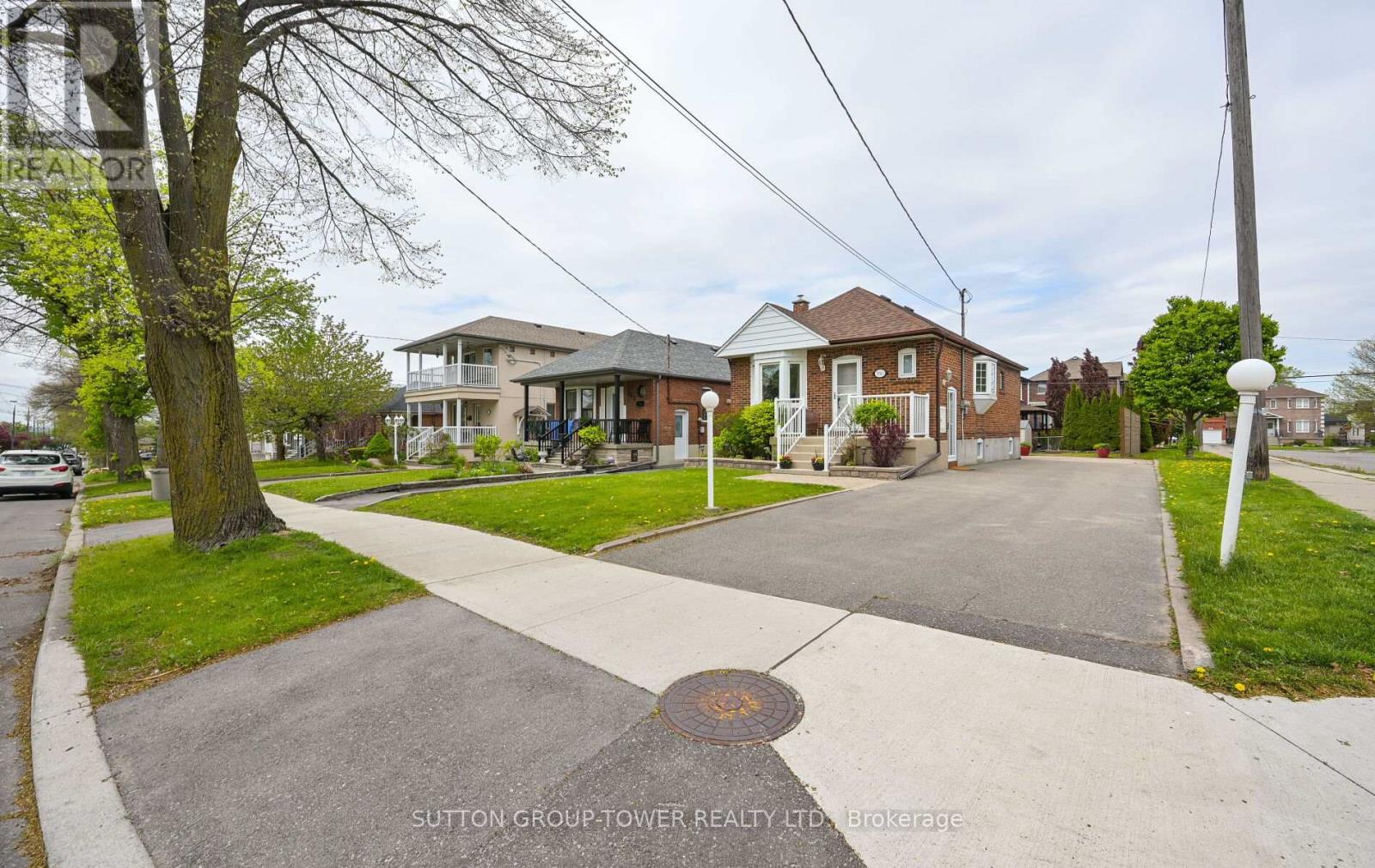 550 Glen Park Avenue, Toronto (Yorkdale-Glen Park), Ontario  M6B 2G5 - Photo 2 - W12165030