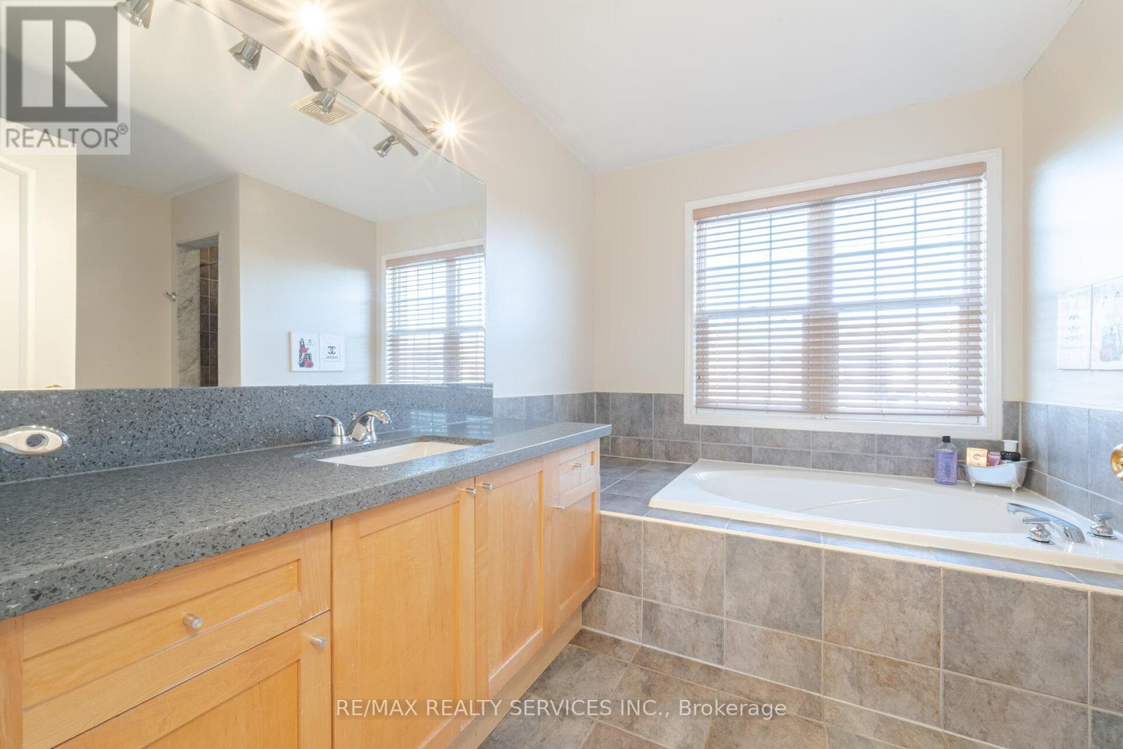 12 Lilypad Road, Brampton, Ontario  L7A 2T6 - Photo 29 - W12165069