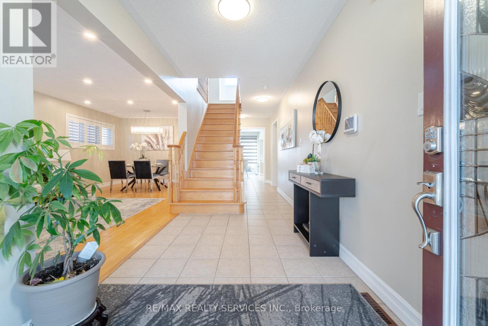 12 Lilypad Road, Brampton, Ontario  L7A 2T6 - Photo 4 - W12165069
