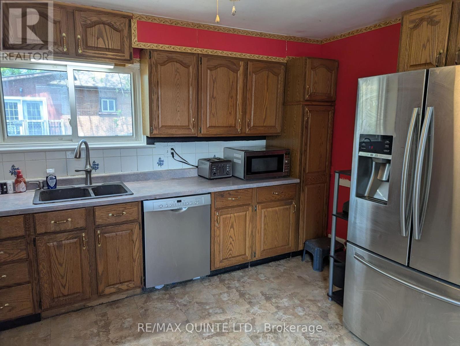 46 Prince Of Wales Drive, Belleville, Ontario  K8P 2T7 - Photo 5 - X12165382