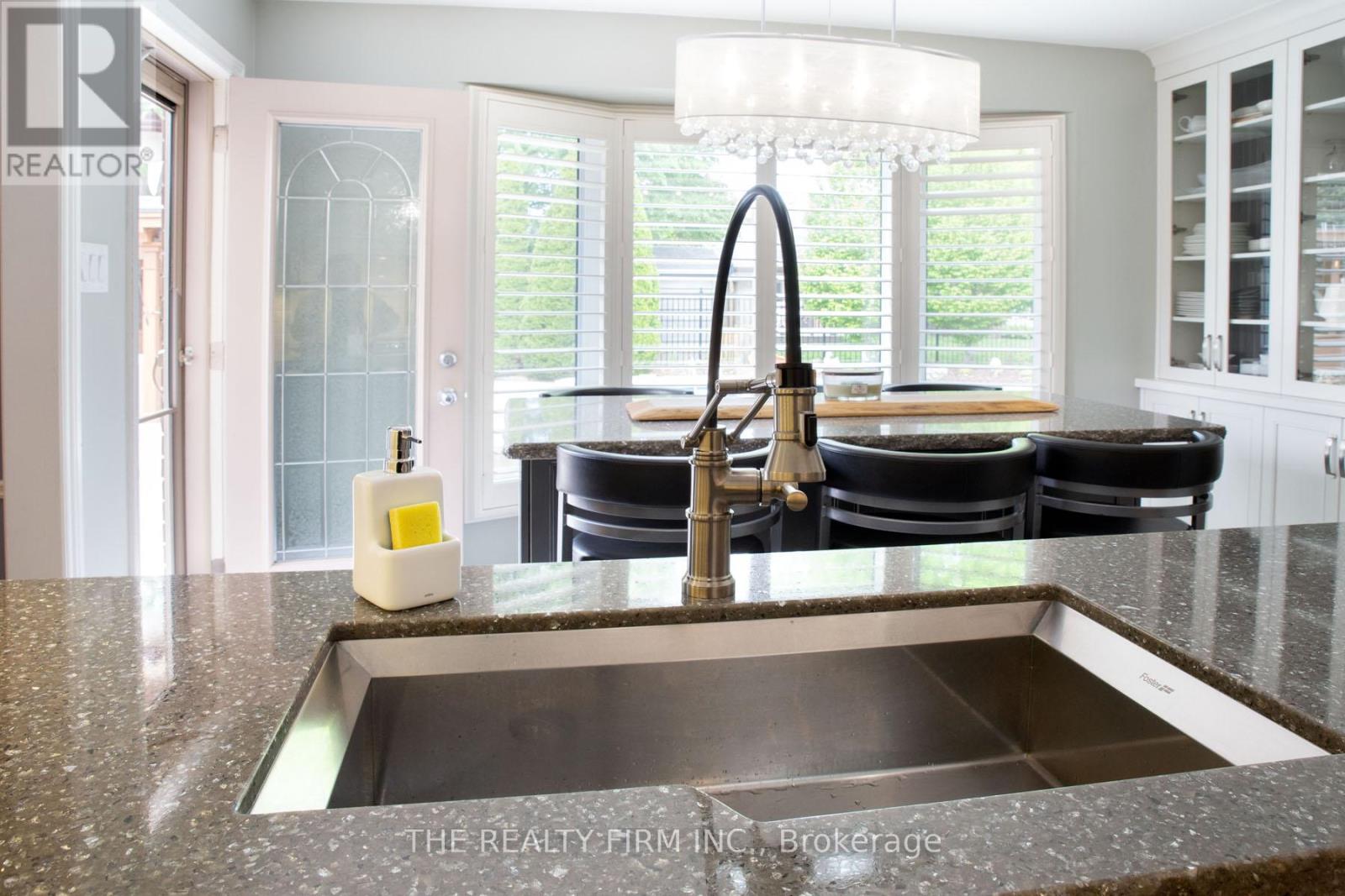 43 September Crescent, London South, Ontario  N6K 4E3 - Photo 12 - X12165414