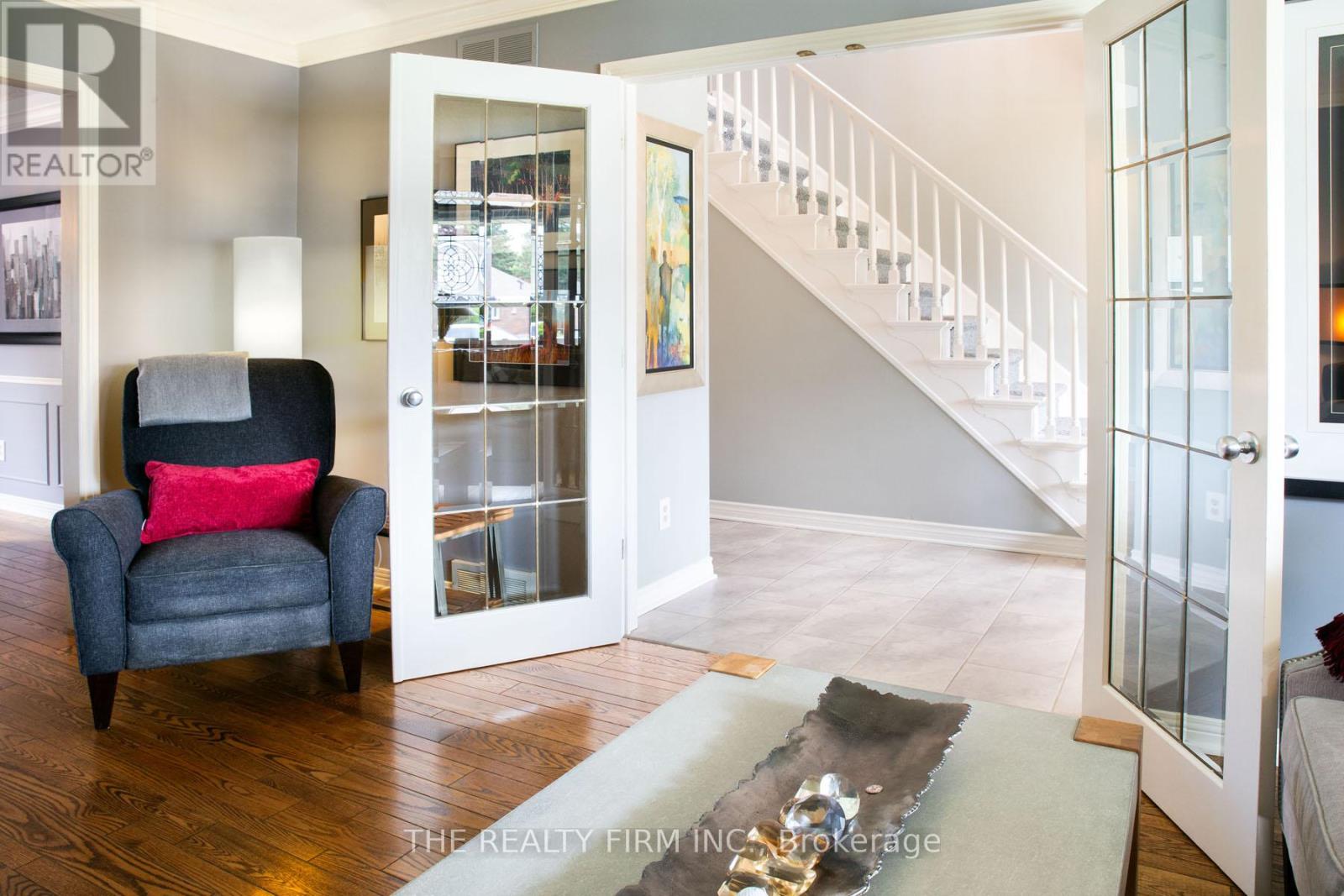 43 September Crescent, London South, Ontario  N6K 4E3 - Photo 6 - X12165414