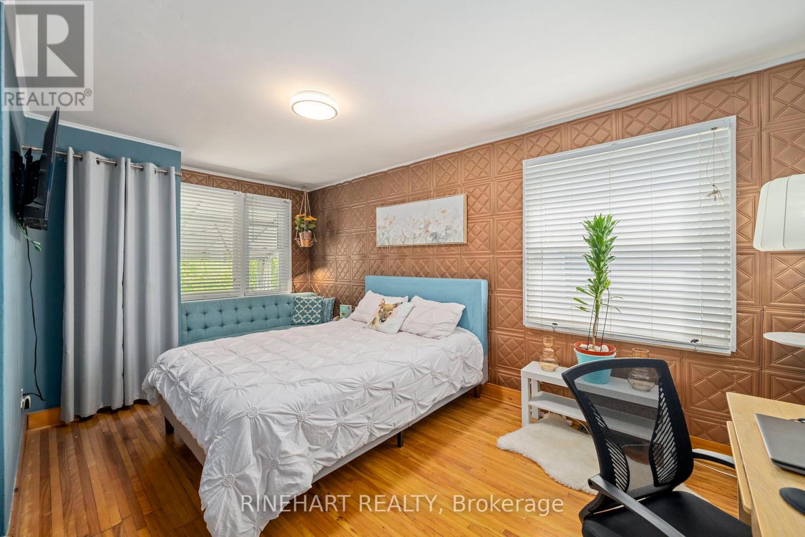 142 Emery Street E, London South, Ontario  N6C 2E1 - Photo 11 - X12165440