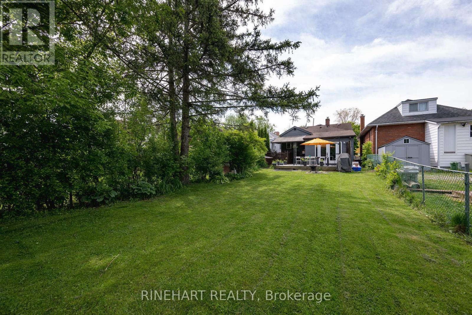 142 Emery Street E, London South, Ontario  N6C 2E1 - Photo 37 - X12165440