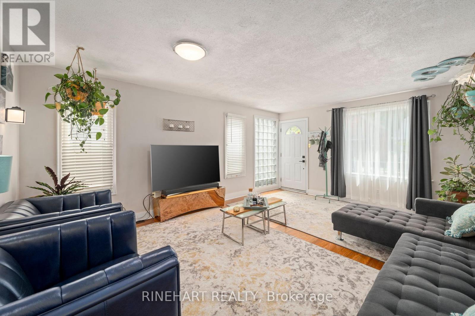 142 Emery Street E, London South, Ontario  N6C 2E1 - Photo 8 - X12165440
