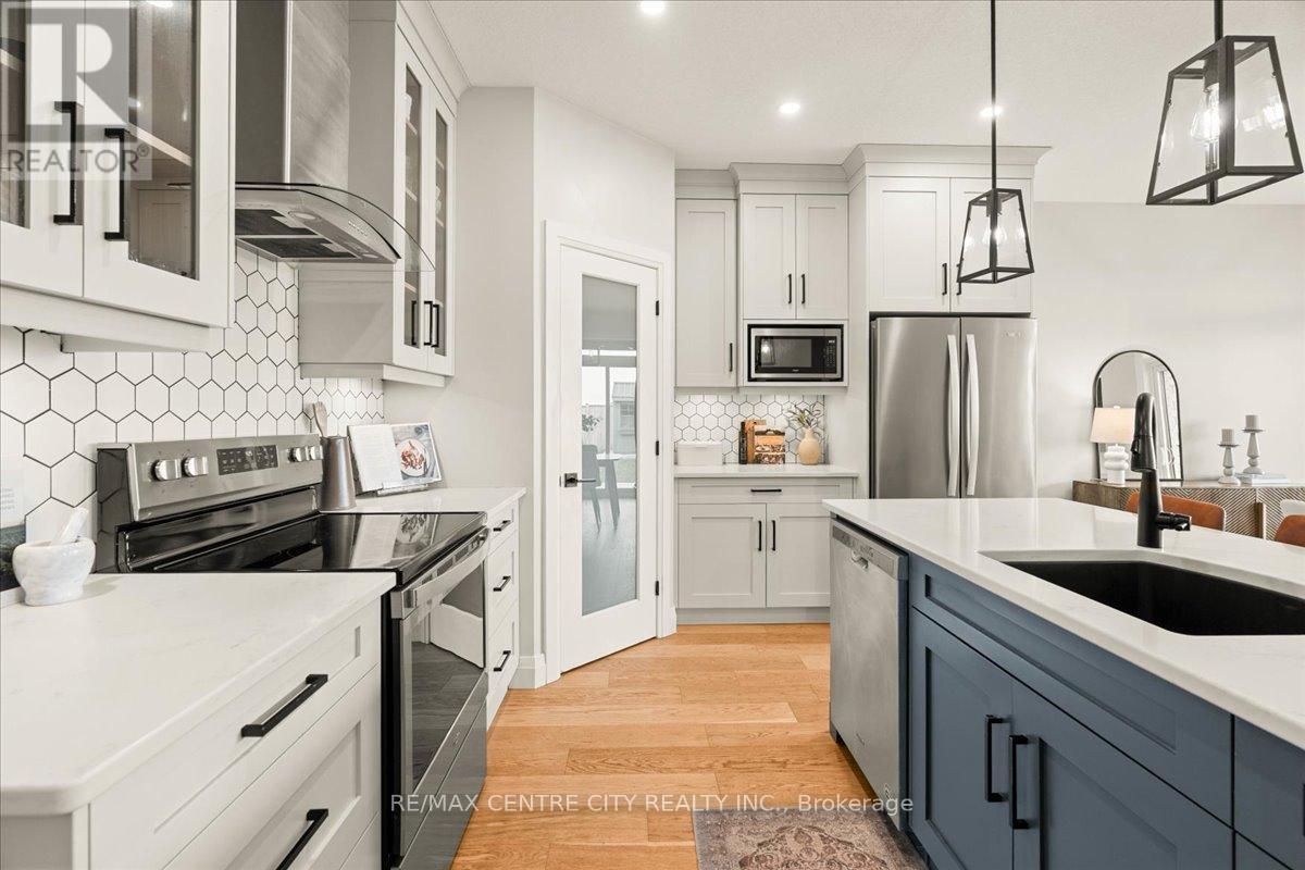 6 Elwood Street, Strathroy-Caradoc, Ontario  N7G 0G5 - Photo 8 - X12165490