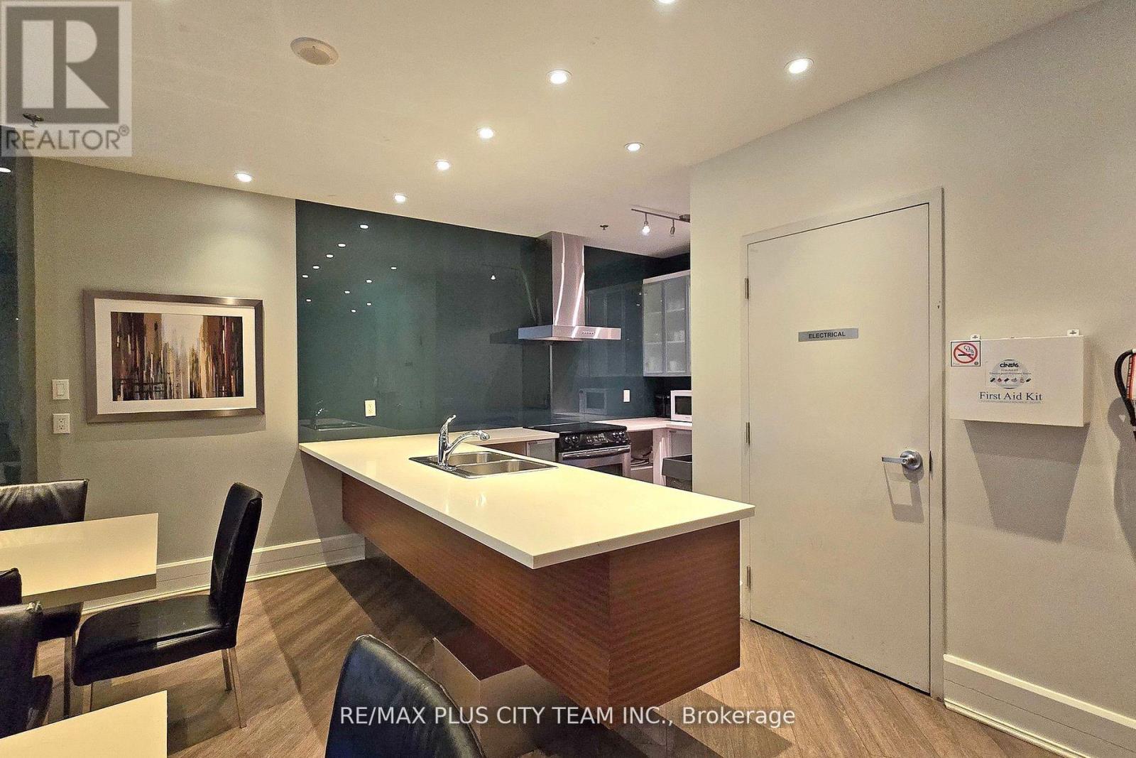308 - 111 Elizabeth Street, Toronto, Ontario  M5G 1P7 - Photo 38 - C12165137