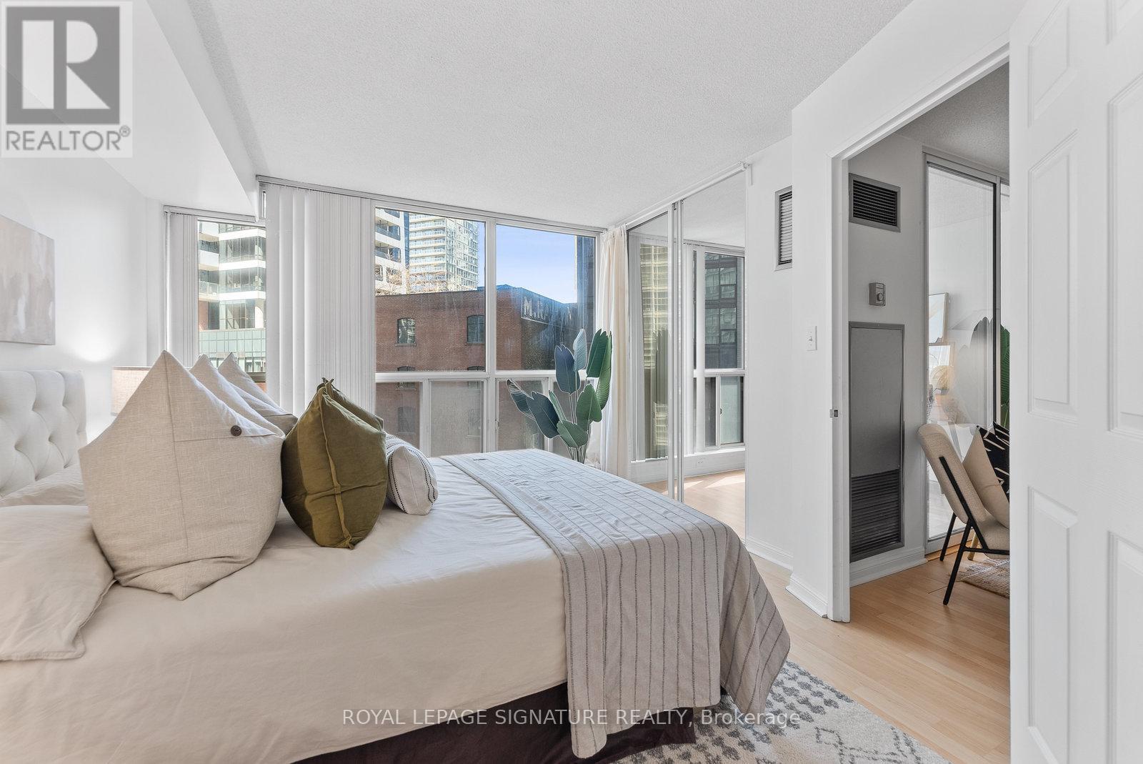 610 - 24 Wellesley Street W, Toronto, Ontario  M4Y 2X6 - Photo 20 - C12165141