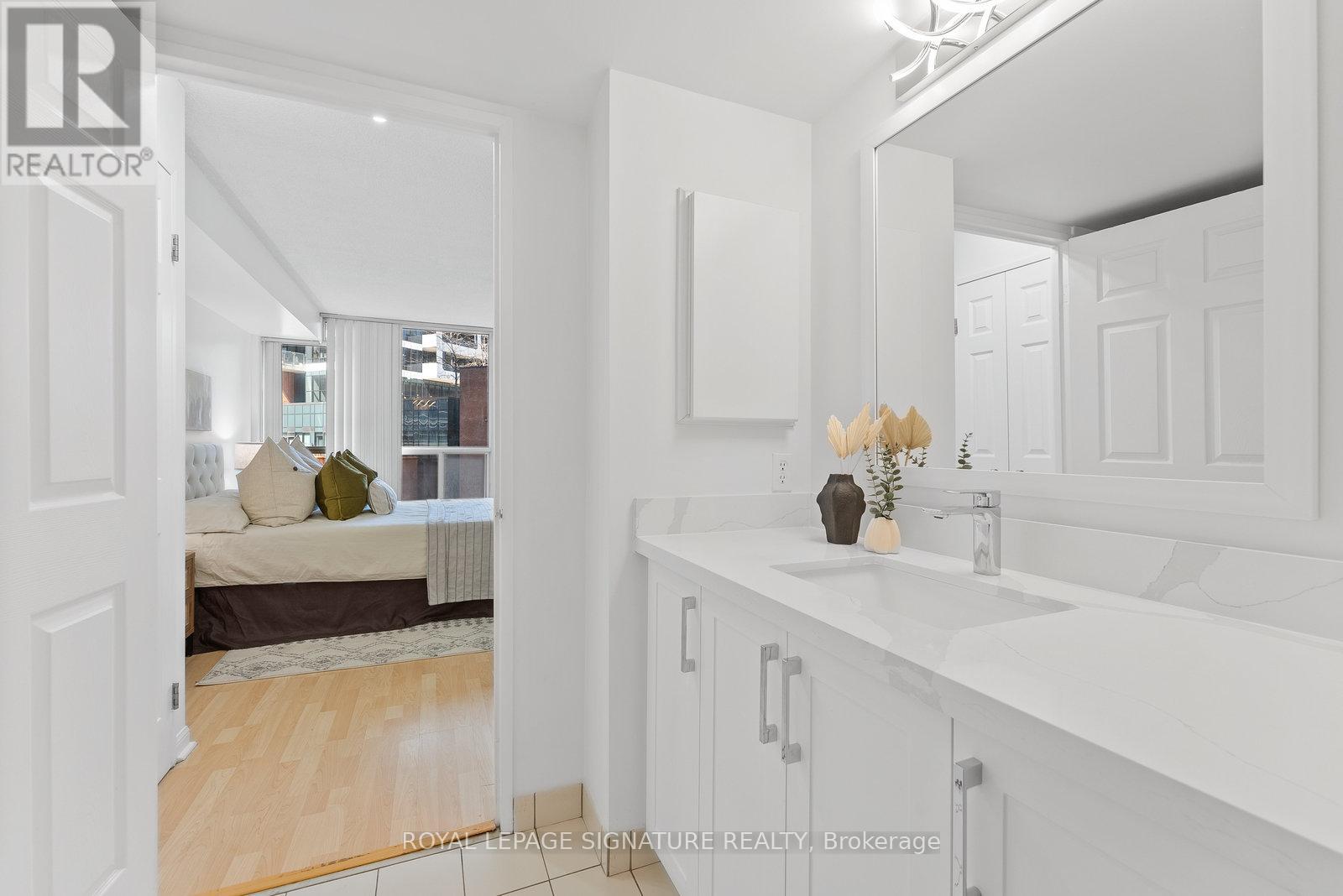 610 - 24 Wellesley Street W, Toronto, Ontario  M4Y 2X6 - Photo 24 - C12165141