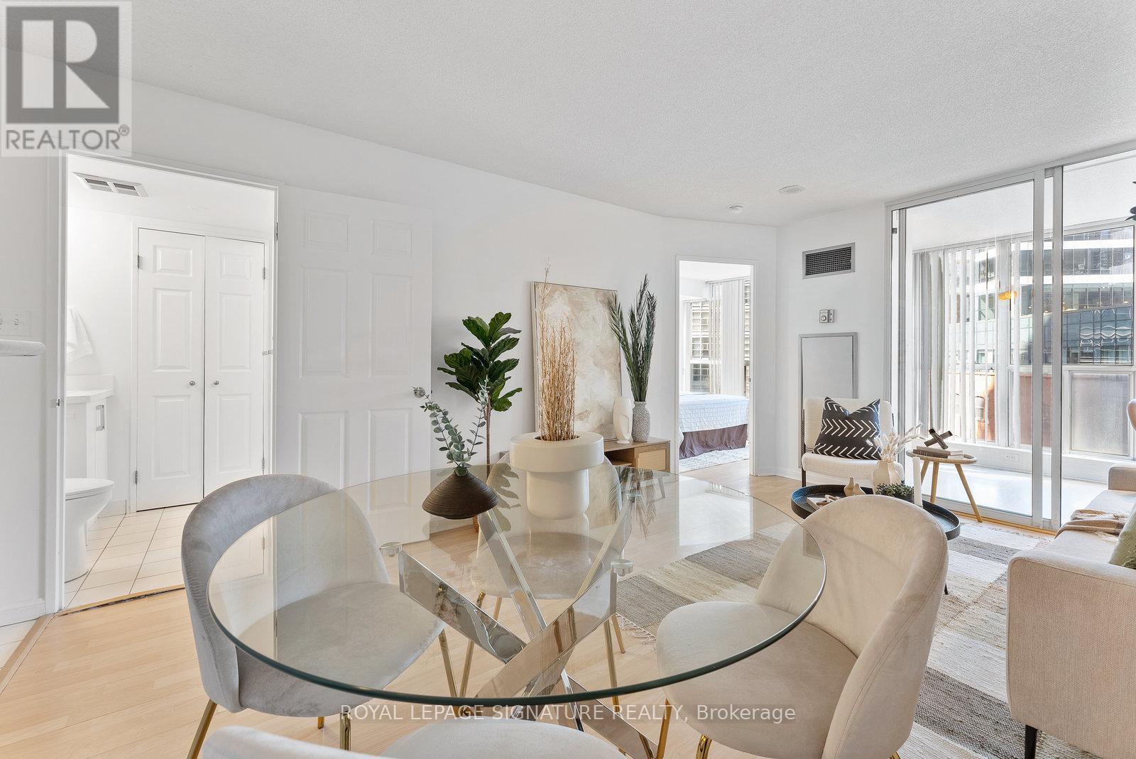 610 - 24 Wellesley Street W, Toronto, Ontario  M4Y 2X6 - Photo 3 - C12165141
