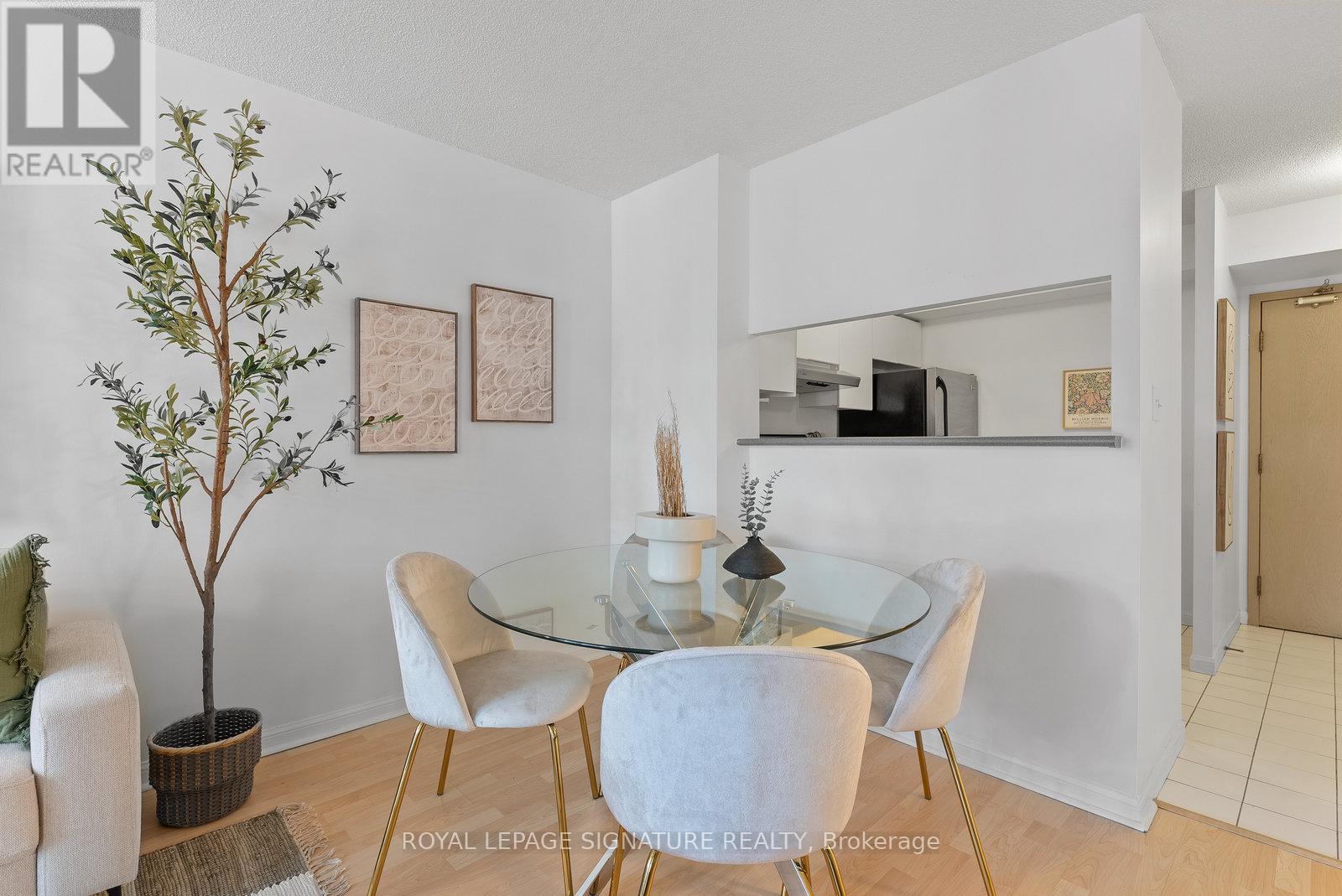 610 - 24 Wellesley Street W, Toronto, Ontario  M4Y 2X6 - Photo 9 - C12165141
