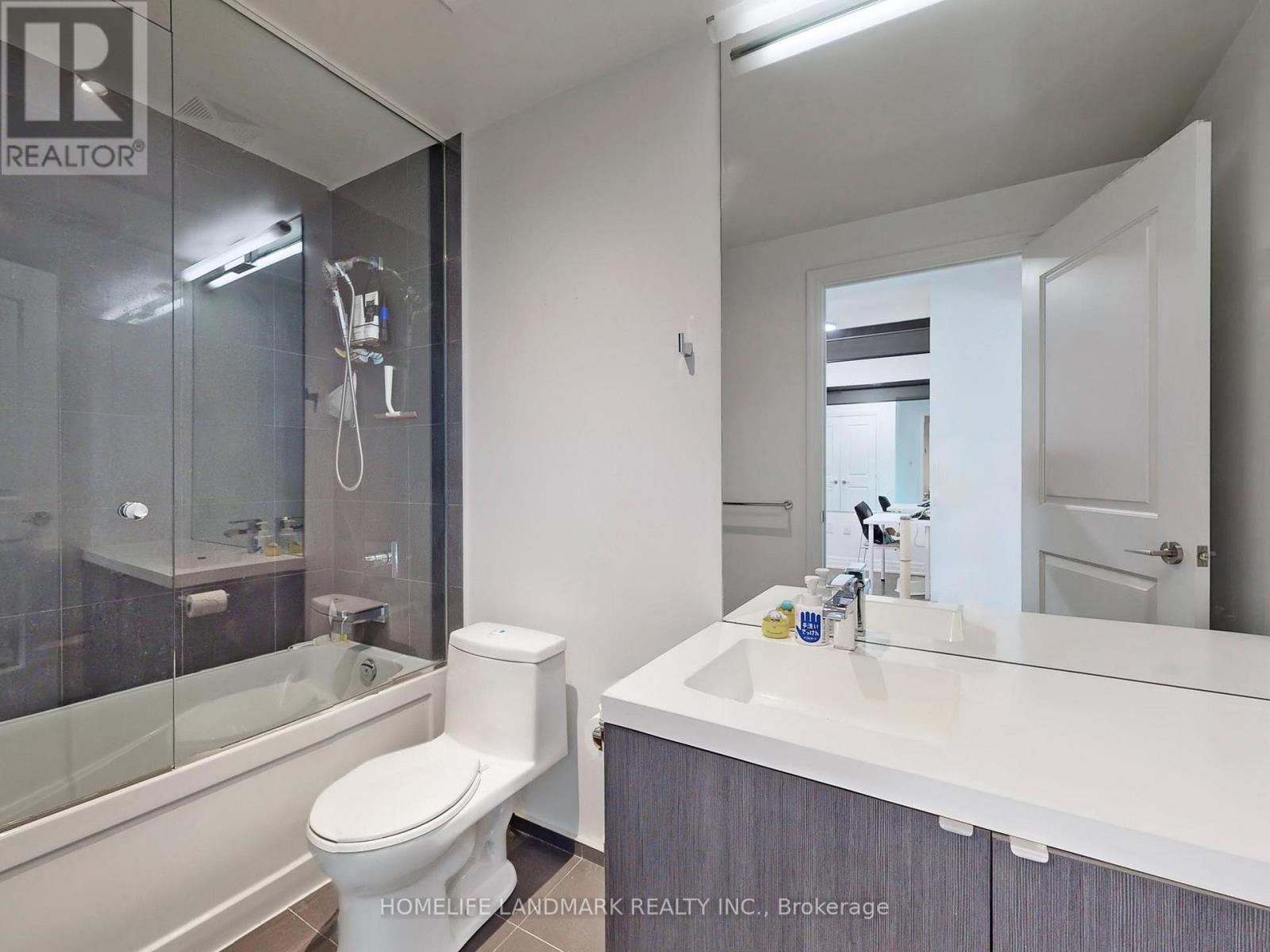 5303 - 8 The Esplanade Avenue, Toronto, Ontario  M5E 0A6 - Photo 16 - C12165250