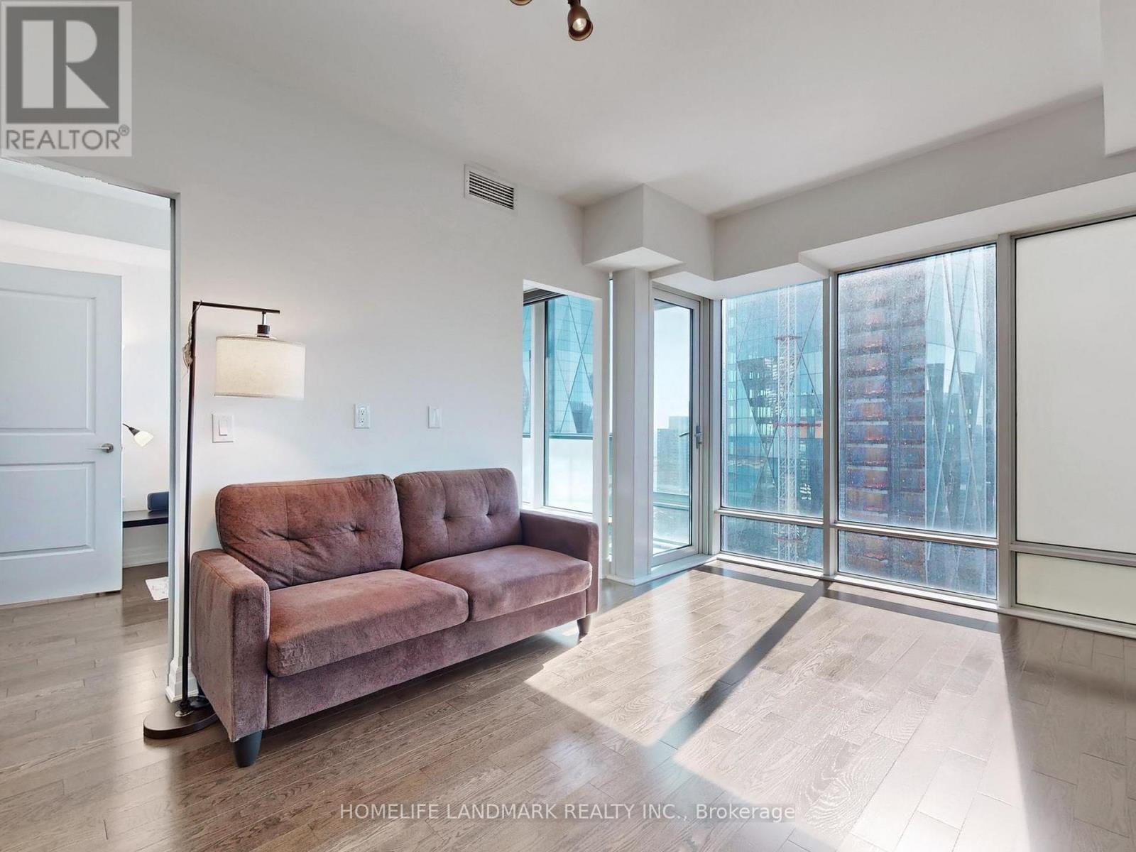5303 - 8 The Esplanade Avenue, Toronto, Ontario  M5E 0A6 - Photo 4 - C12165250