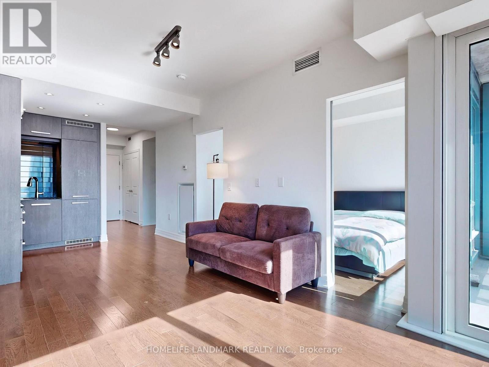 5303 - 8 The Esplanade Avenue, Toronto, Ontario  M5E 0A6 - Photo 6 - C12165250