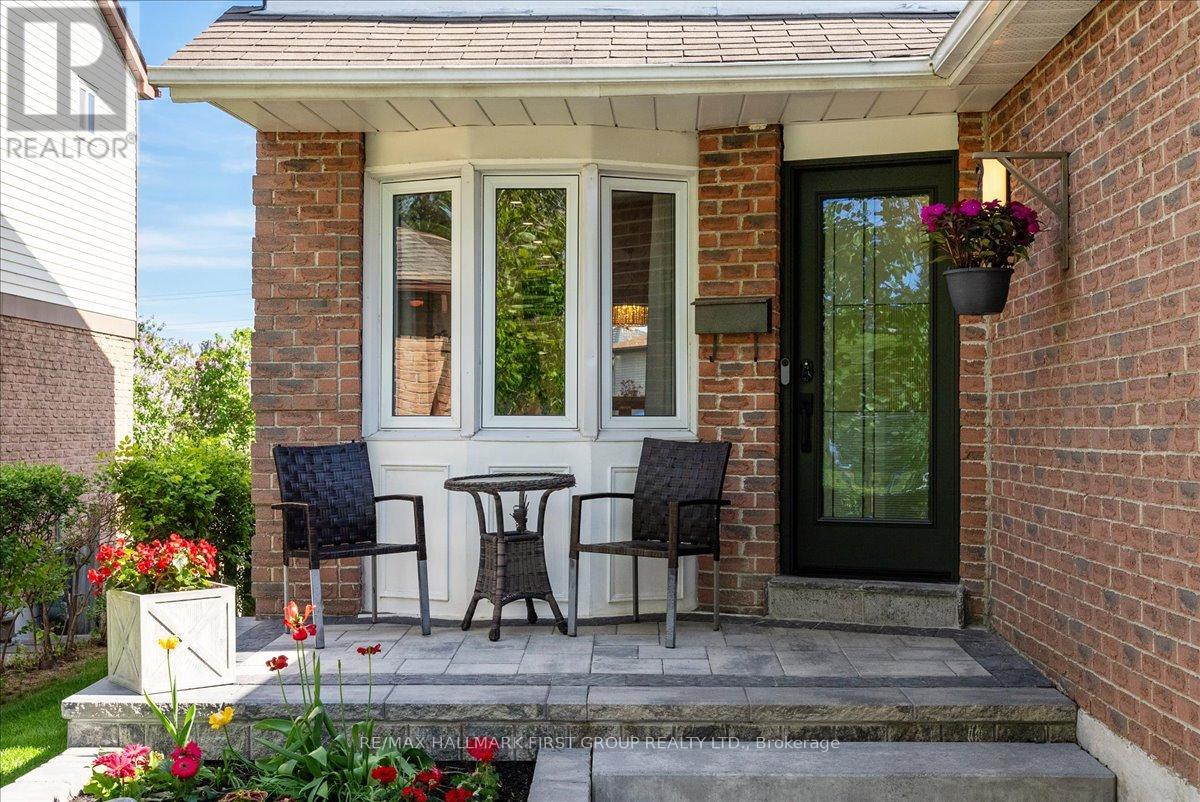 31 Bellwood Drive, Whitby (Blue Grass Meadows), Ontario  L1N 2E3 - Photo 4 - E12162071