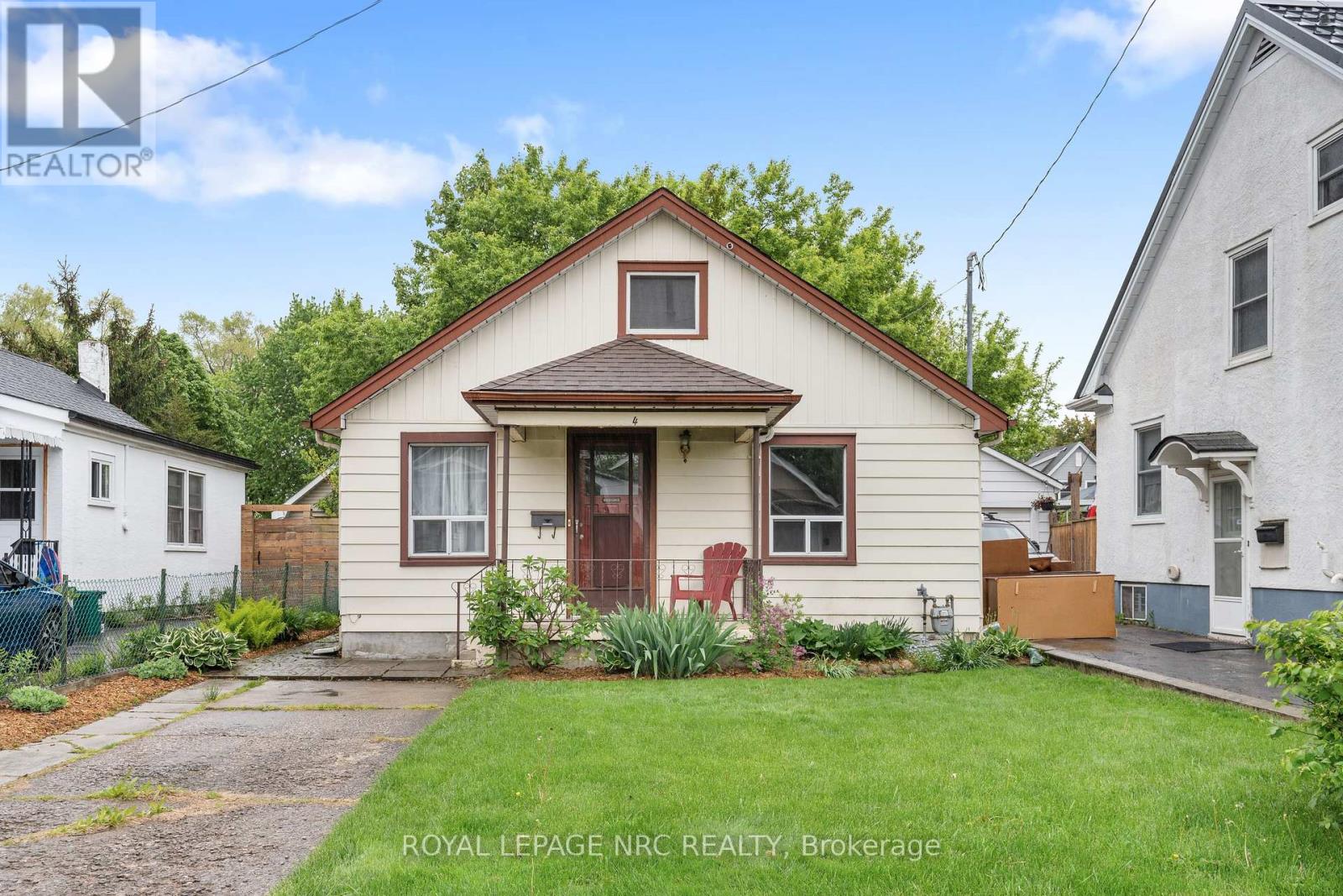 4 Moote Street, St. Catharines (Fairview), Ontario  L2N 1B2 - Photo 1 - X12165413