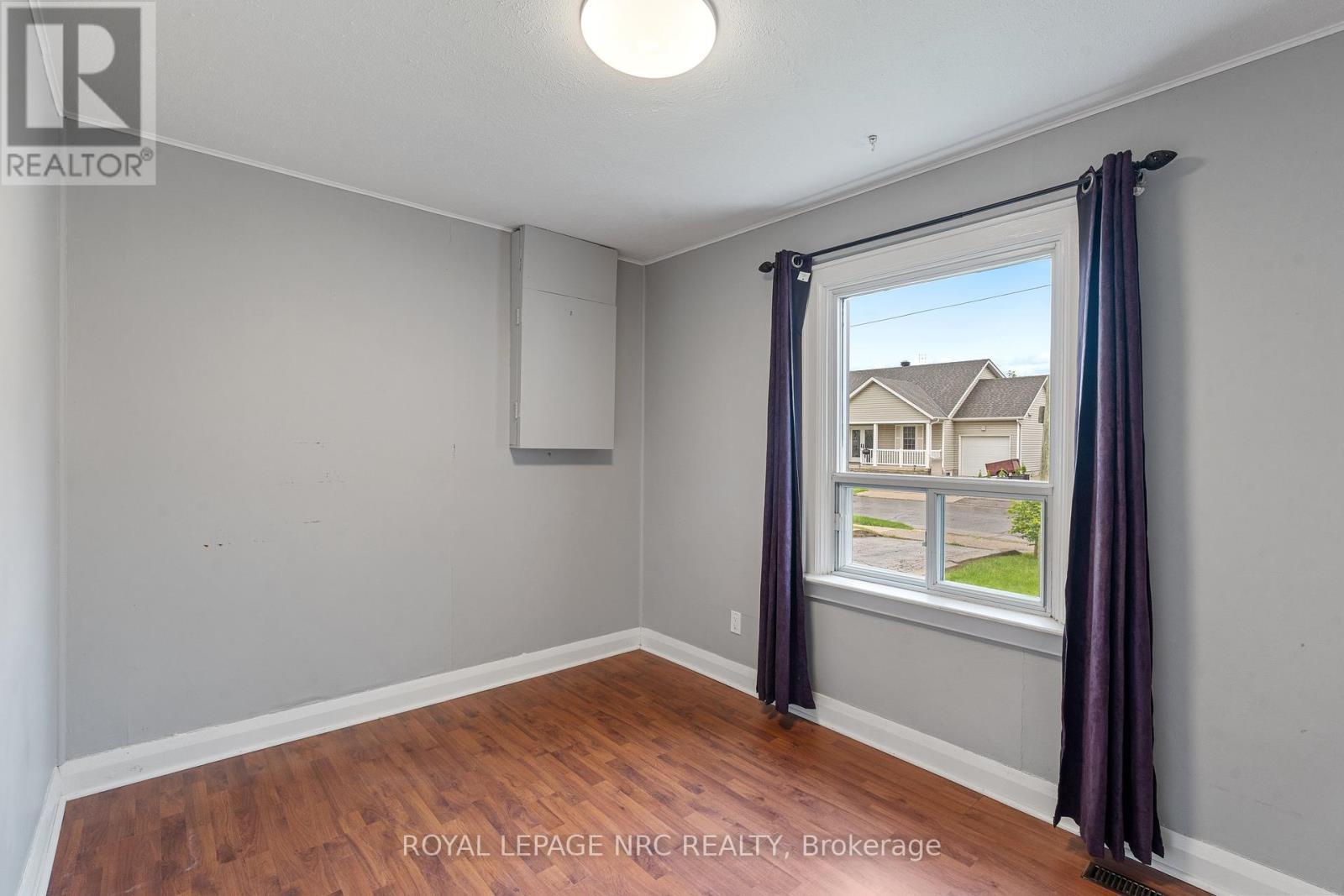 4 Moote Street, St. Catharines (Fairview), Ontario  L2N 1B2 - Photo 11 - X12165413